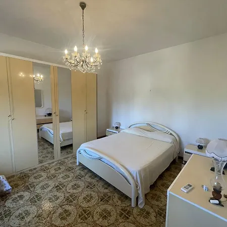 Mania Ferienhaus Sampieri
